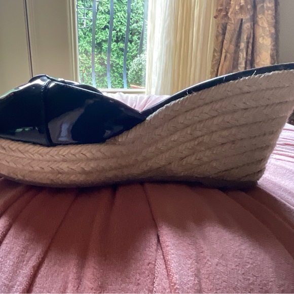 SALE!! ❤️ Valentino Black Patent Leather Bow Sandal with Wedge. Size 7 - Picture 9 of 13